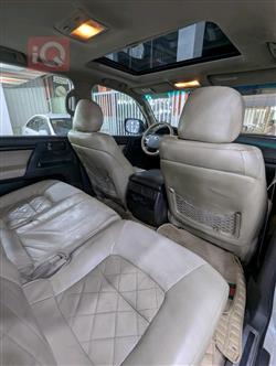 تۆیۆتا لاند کروزەر